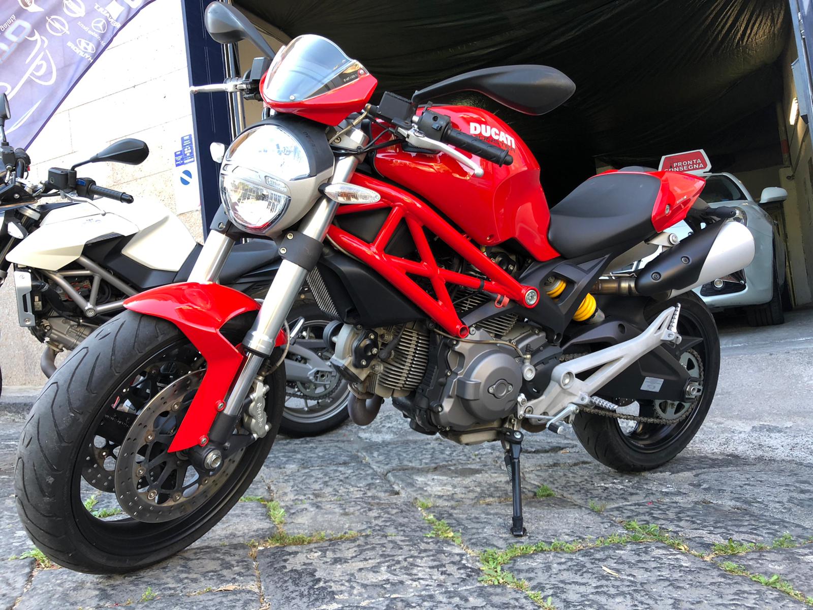 DUCATI Moster 696 